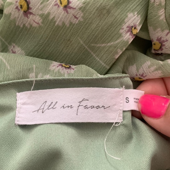 ALL IN FAVOR Light Green Floral Print Wrap Dress Size Small - Picture 15 of 16
